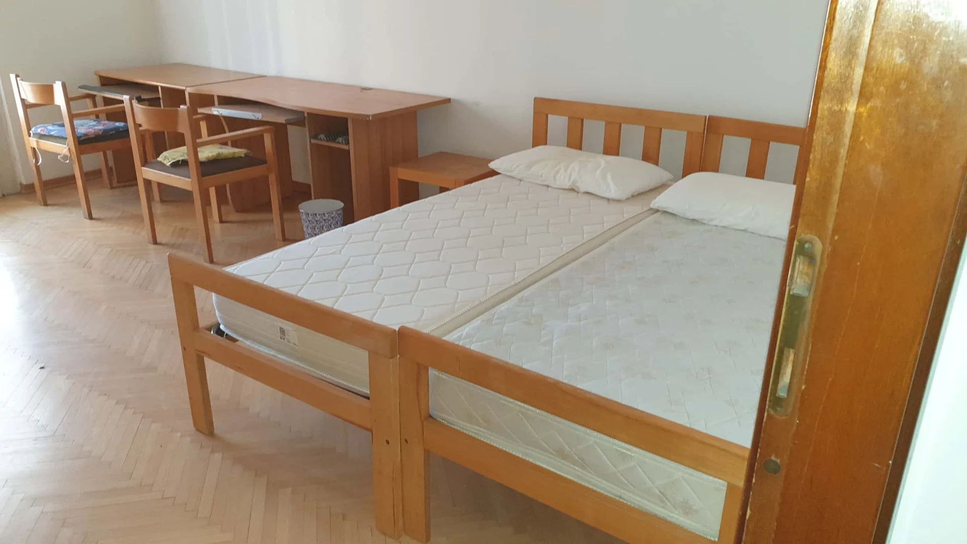 Öğrenciler için rahat oda  bölgesinde mevcut