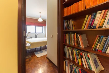 Private room at Rua Prof. Vítor Fontes, image 19 of 27