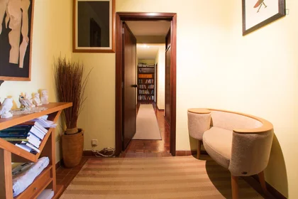Private room at Rua Prof. Vítor Fontes, image 20 of 27
