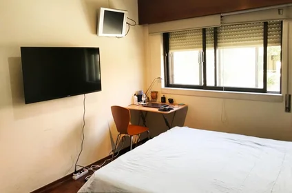 Private room at Rua Prof. Vítor Fontes, image 24 of 27
