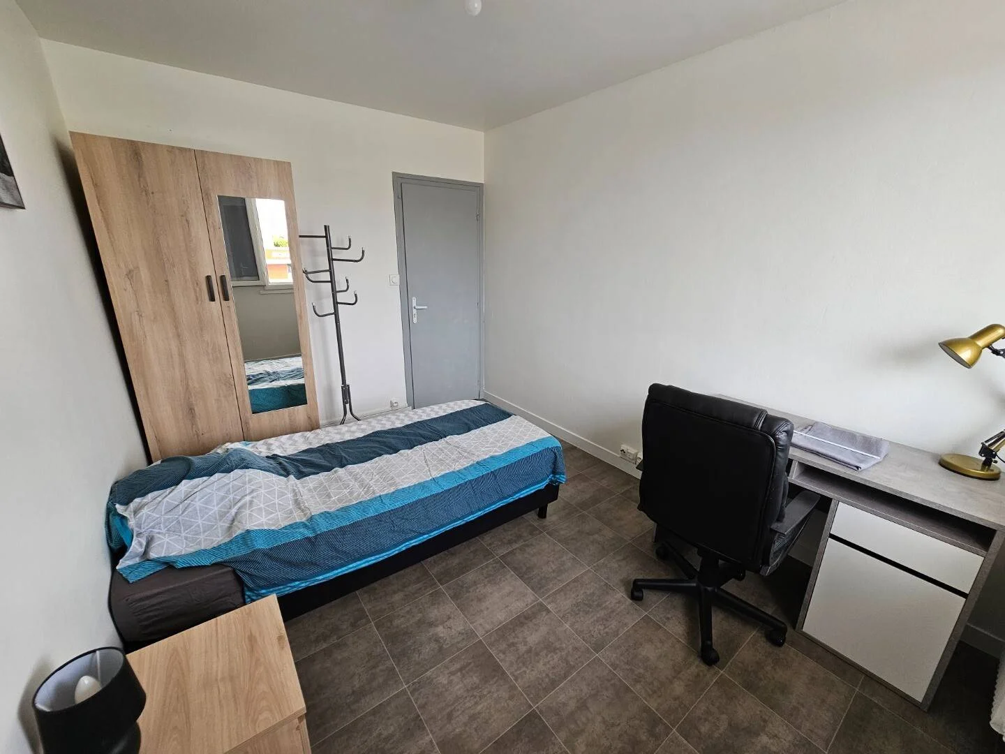 Comfortable and spacious student room in 