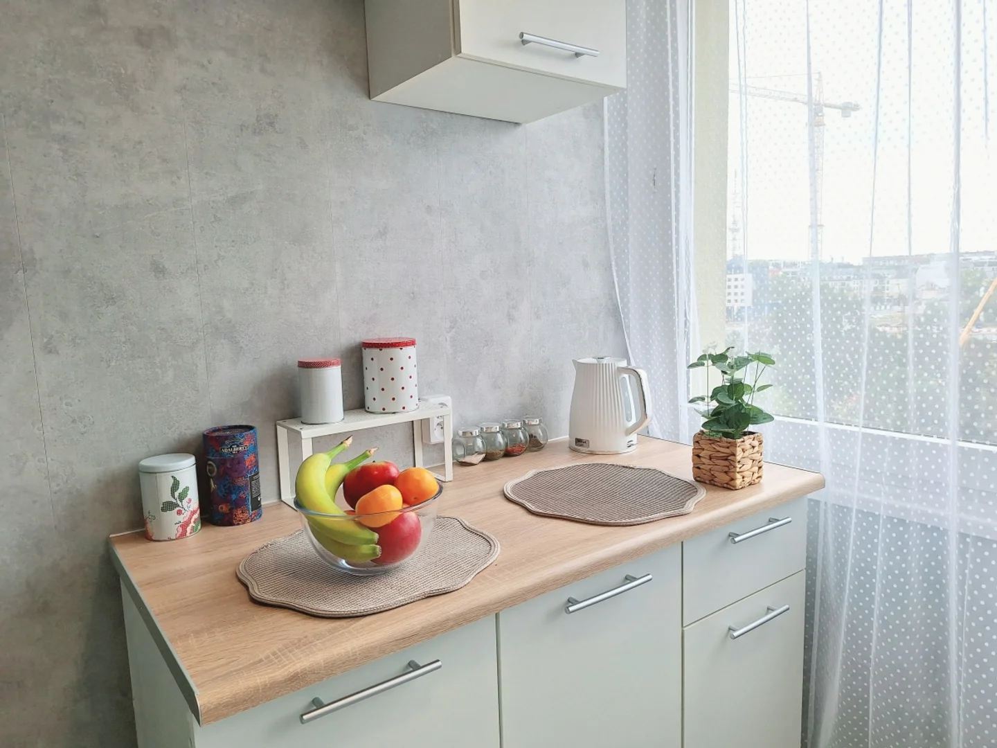 'de öğrenci dairesinde, tamamen mobilyalı kiralık oda