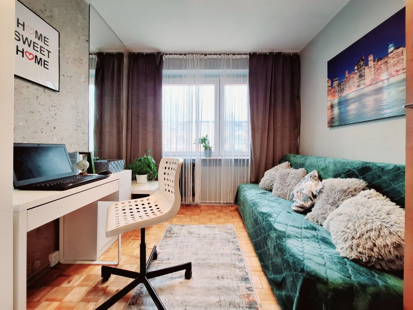 'de öğrenci dairesinde, tamamen mobilyalı kiralık oda
