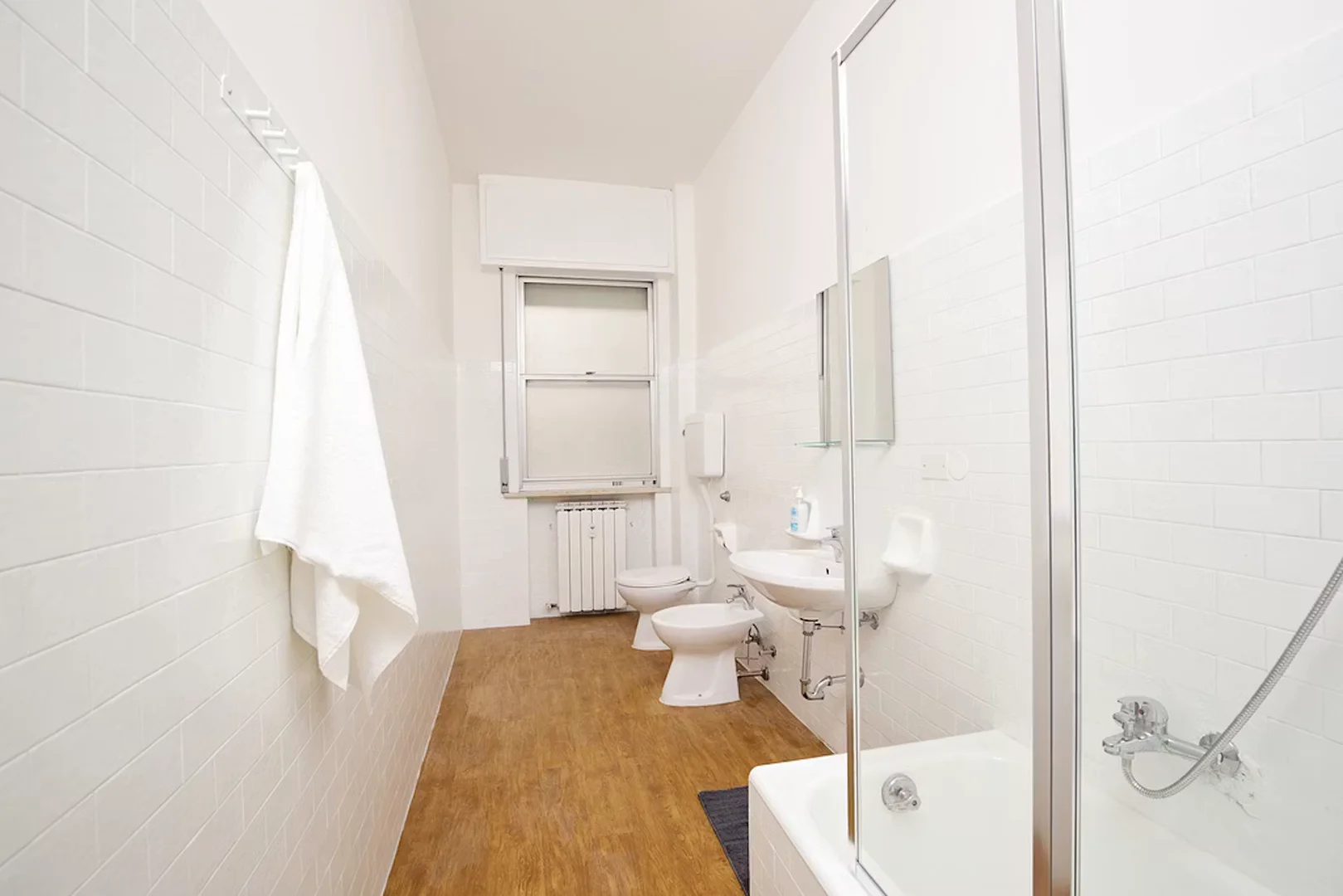 Student-friendly room in with modern amenities