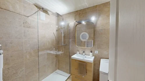Private room at Avenue de la Gare, , image 9 of 10