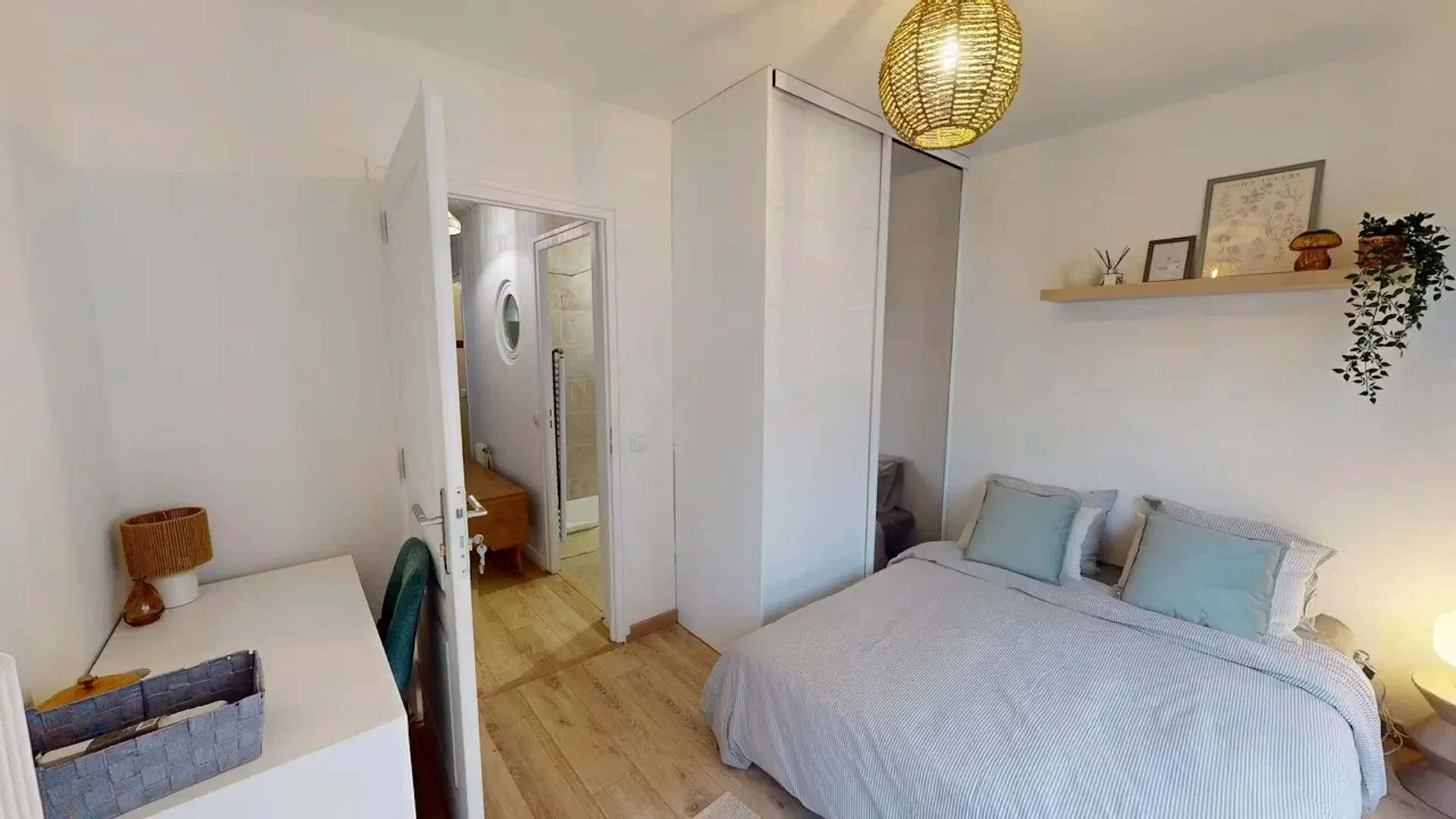 'de öğrenci dairesinde, tamamen mobilyalı kiralık oda