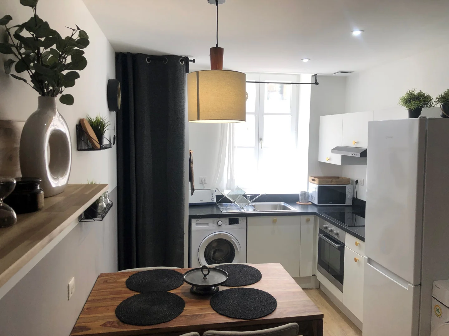 Quarto de estudante confortável e espaçoso em 