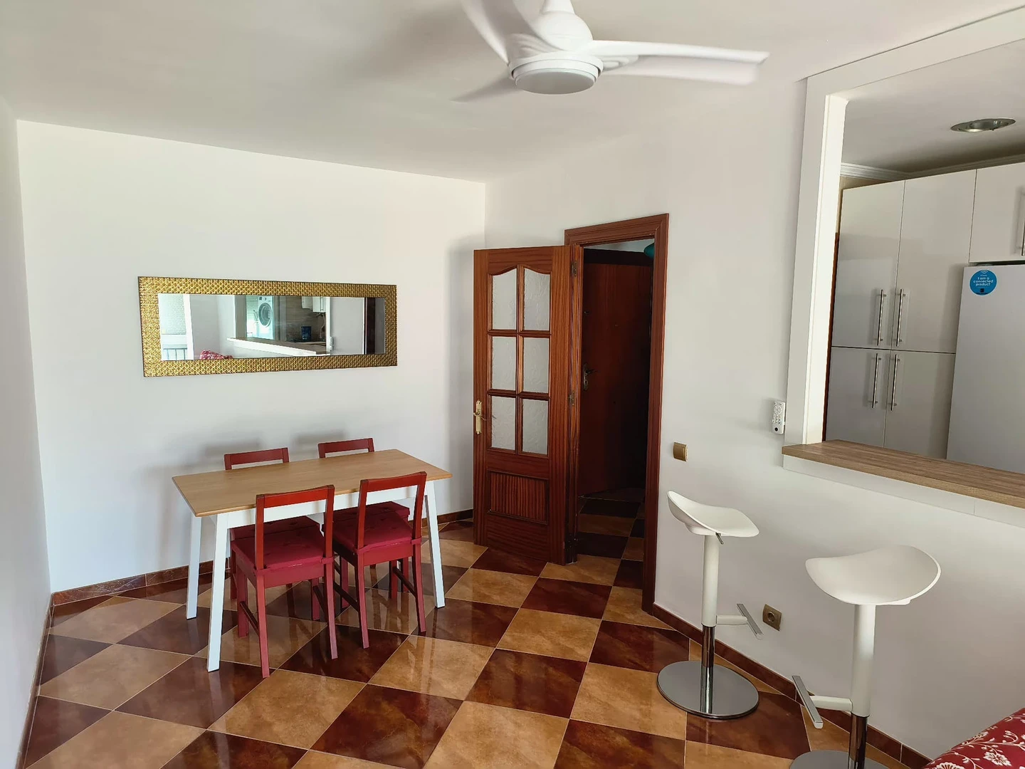 Luminosa stanza condivisa in affitto a Malaga