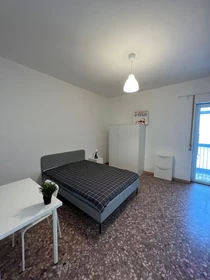 Quarto para alugar num apartamento partilhado em Bari