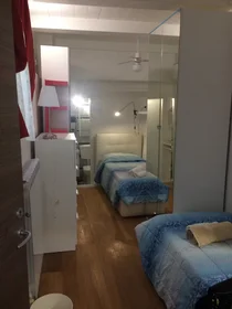 Shared room at Via San Zanobi, , image 4 of 10