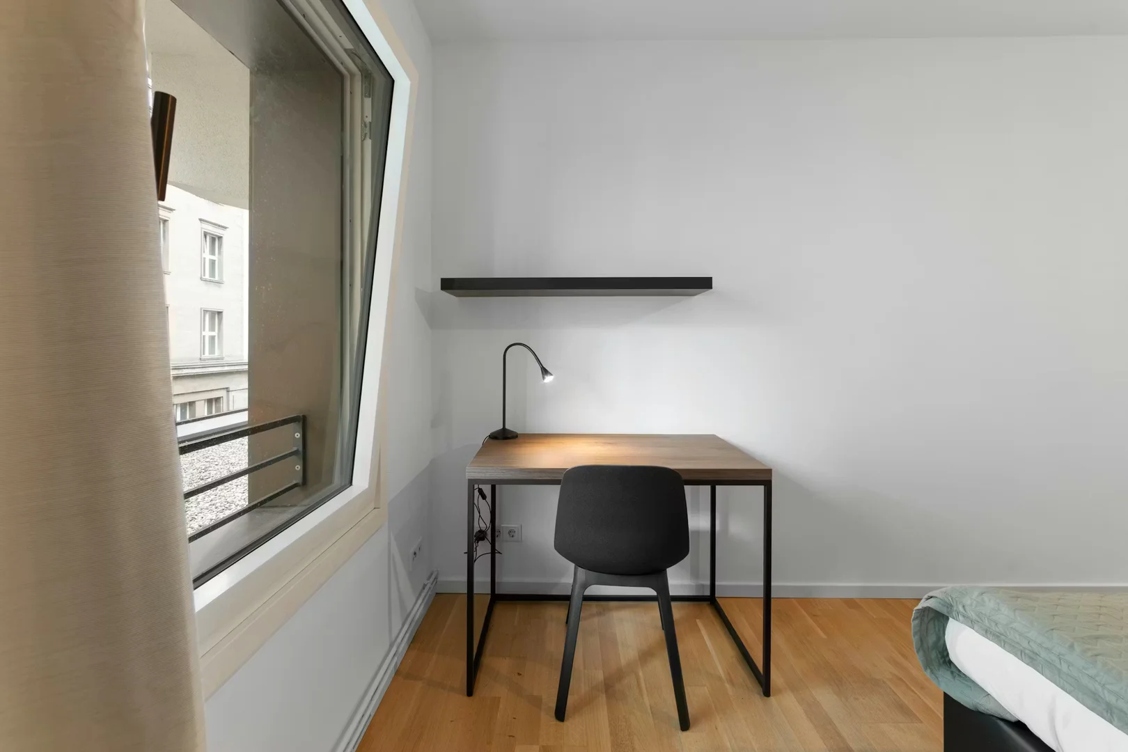 Chambre confortable pour étudiants disponible dans