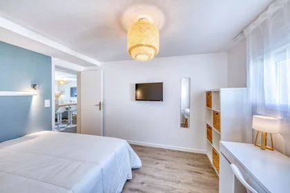 Private room at 3 boulevard Maréchal Foch, image 9 of 11