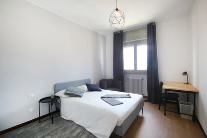 Cheap private room in Milano