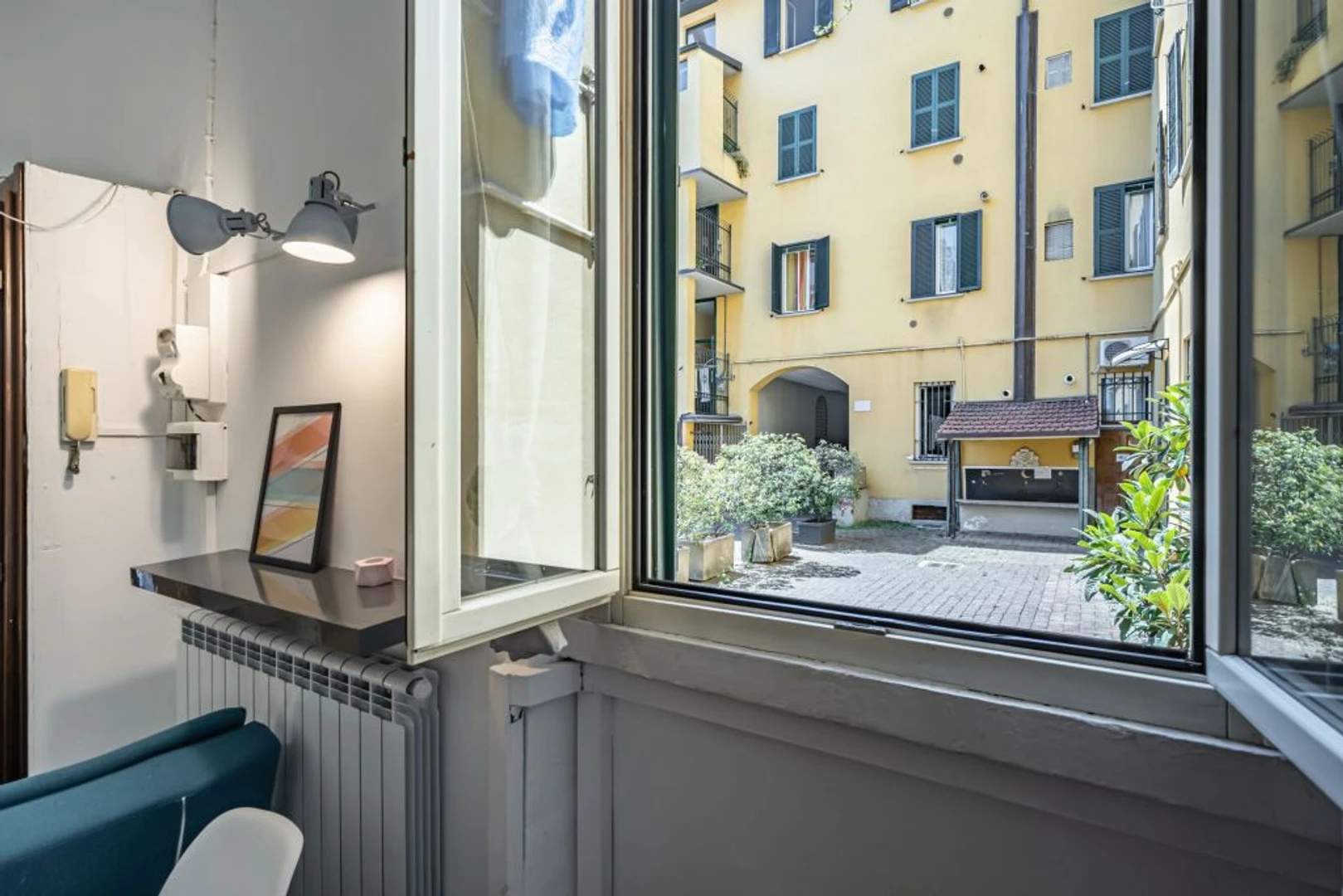 Luminoso monolocale in affitto a Milano