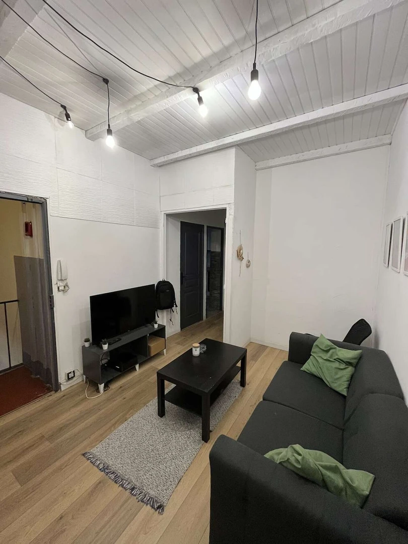 Cheap private room in marseille
