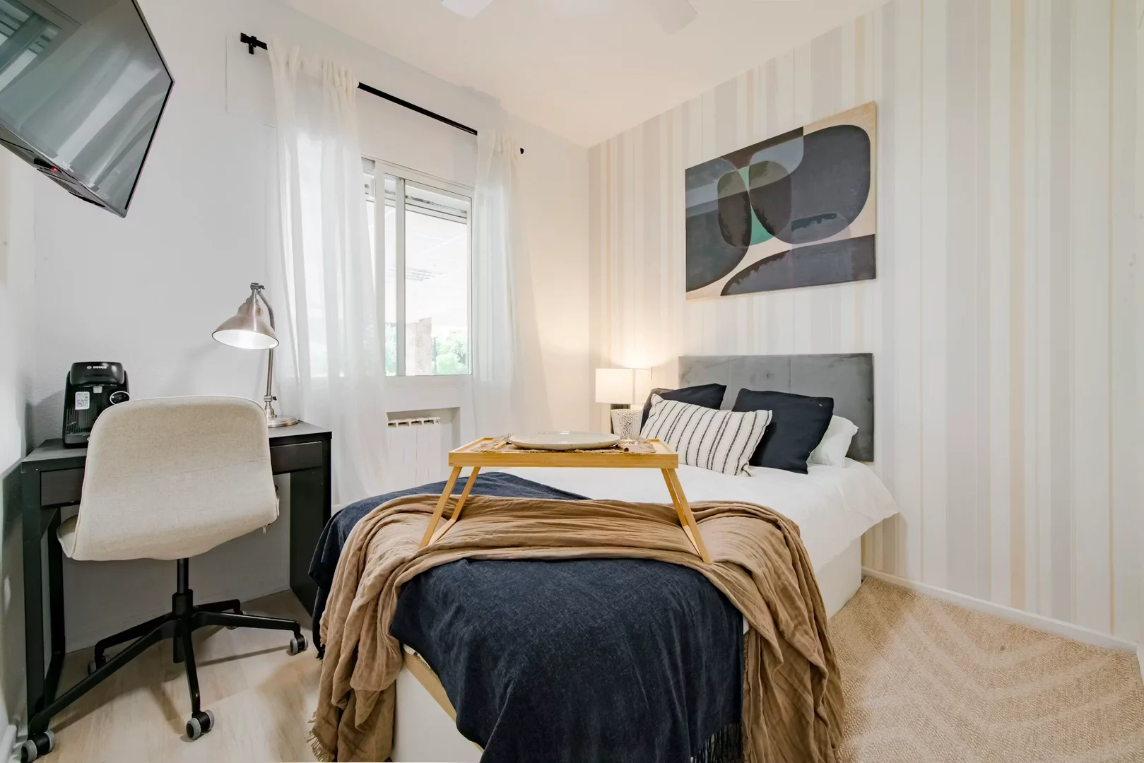 Habitación para estudiantes en  con área de estudio y facilidades compartidas