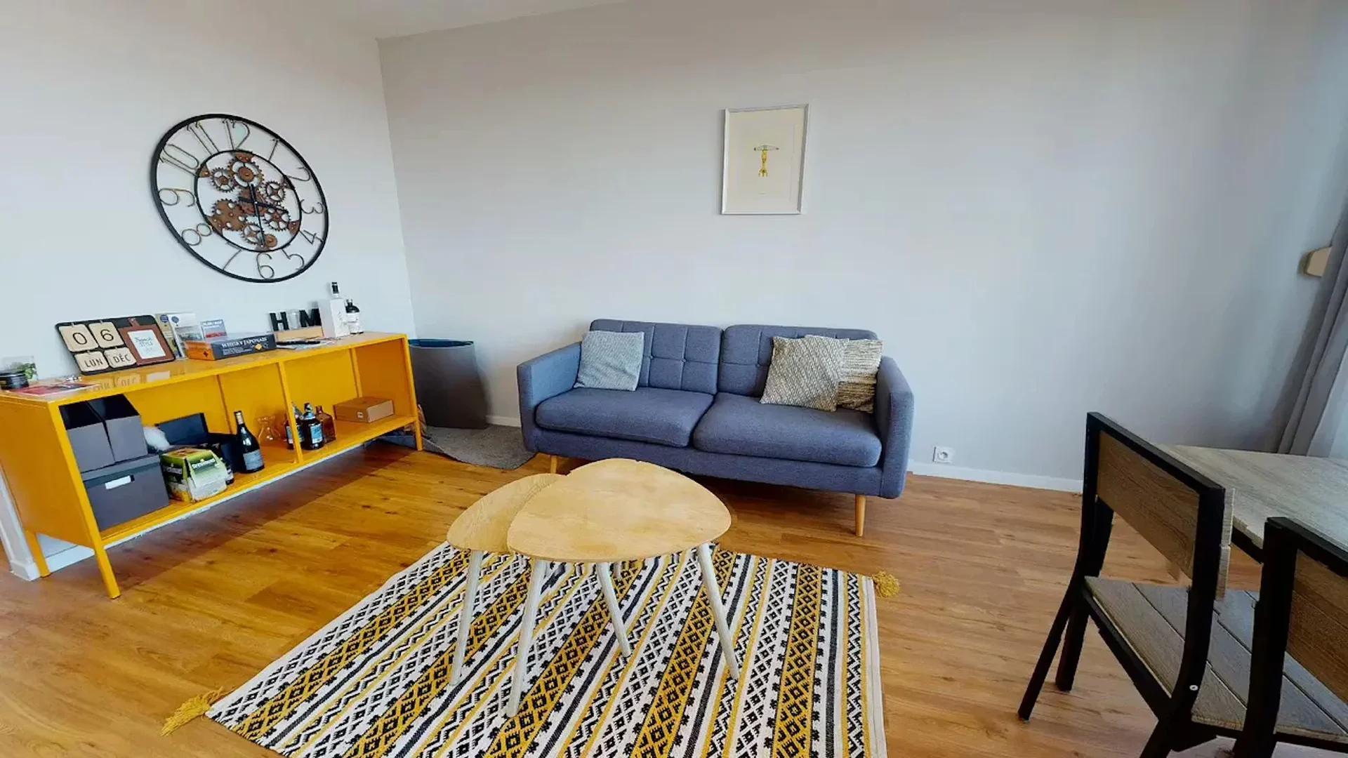 Habitación estudiantil amplia y cómoda en 