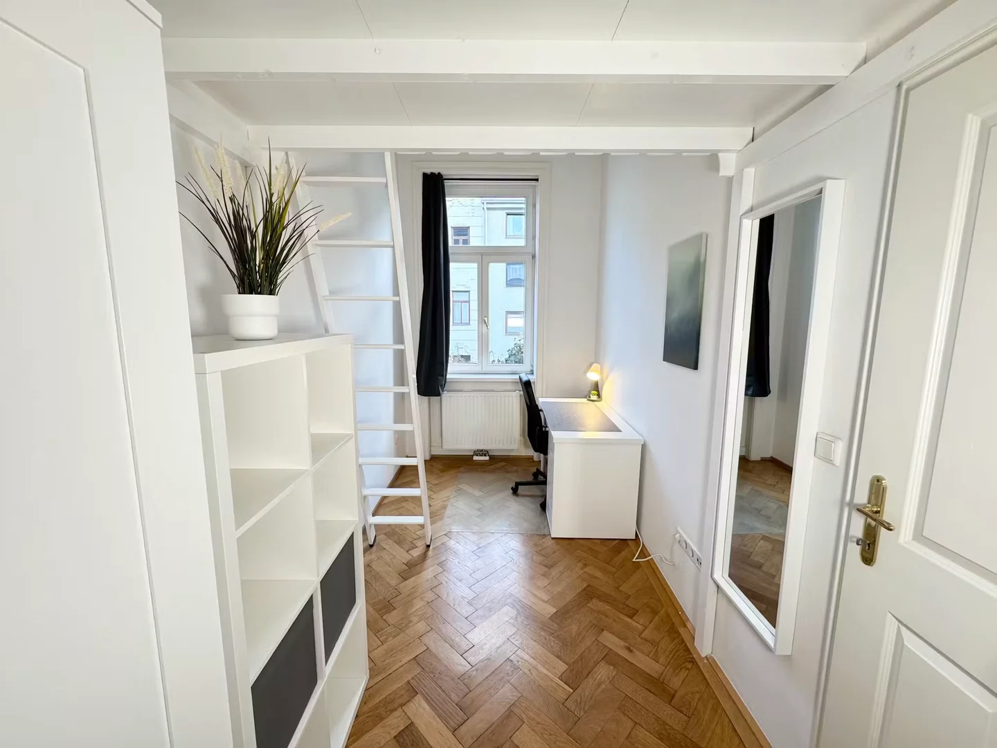 Quarto de estudante económico perto do campus em 
