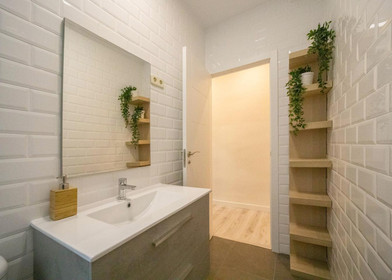 Private room at West Monroe Street, Bouldin Creek, image 9 of 10