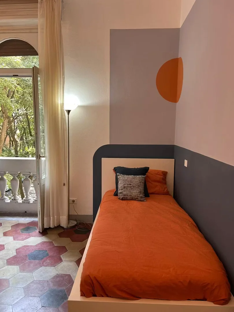 Room for rent in student apartment in , fully furnished