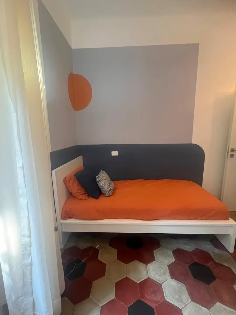 Cozy room for students available in 