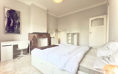 Private room at Avenue Gisseleire Versé, Berchem-Sainte-Agathe, image 2 of 15