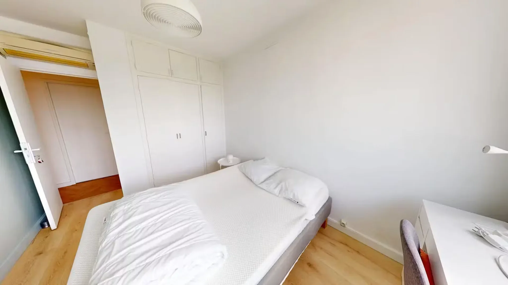 Room for rent in student apartment in , fully furnished