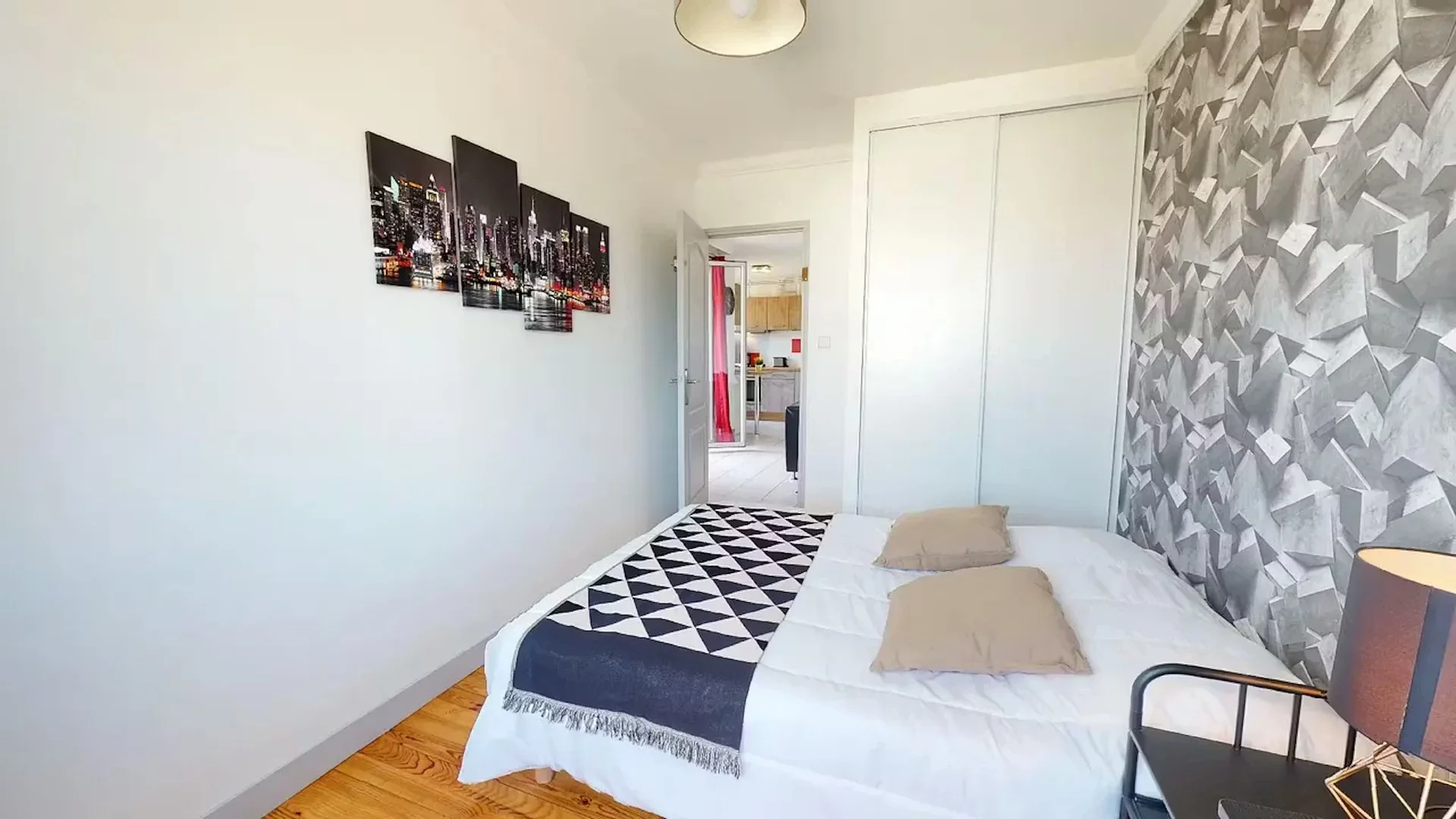 Chambre abordable pour les étudiants avec un bon éclairage dans 