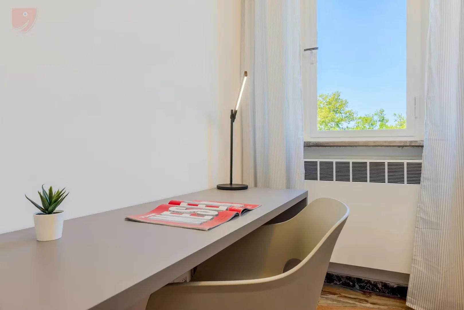 Habitación para estudiantes en con área de estudio y facilidades compartidas