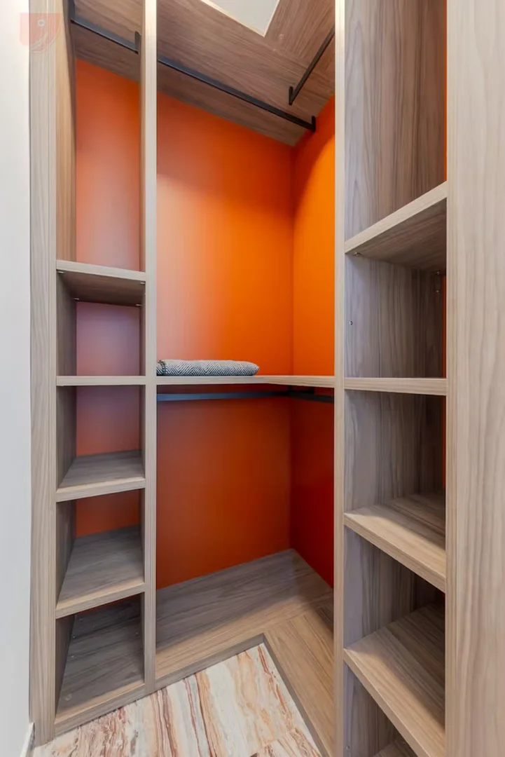 Habitación estudiantil funcional perfecta para estudiar en