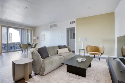 Apartamento moderno e brilhante em Hollywood