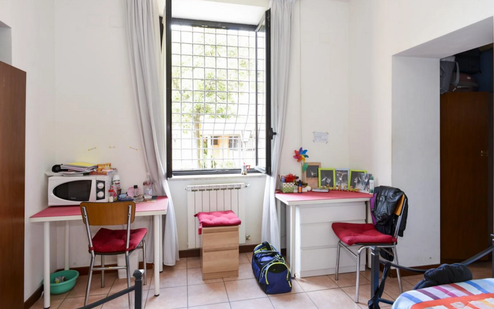 Bright shared room for rent in roma