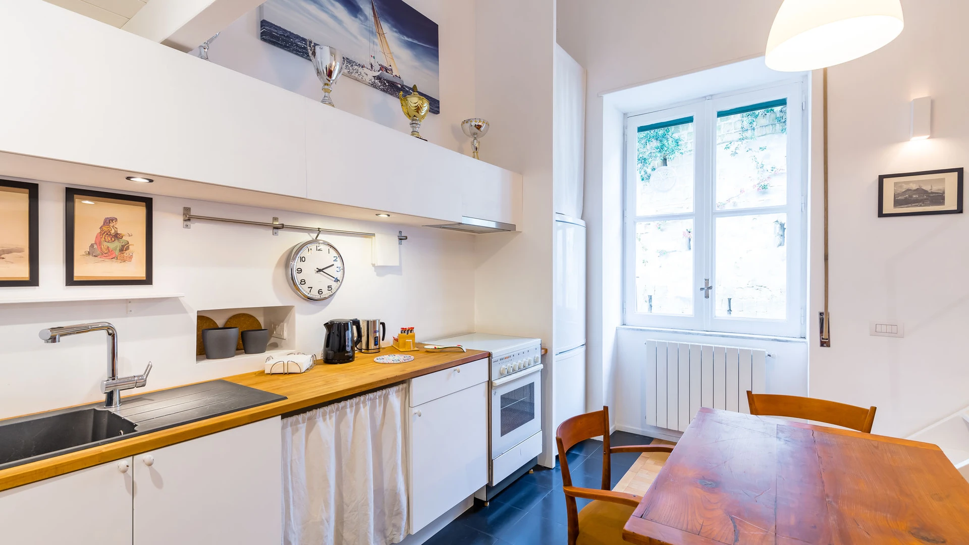 Two bedroom accommodation in Naples