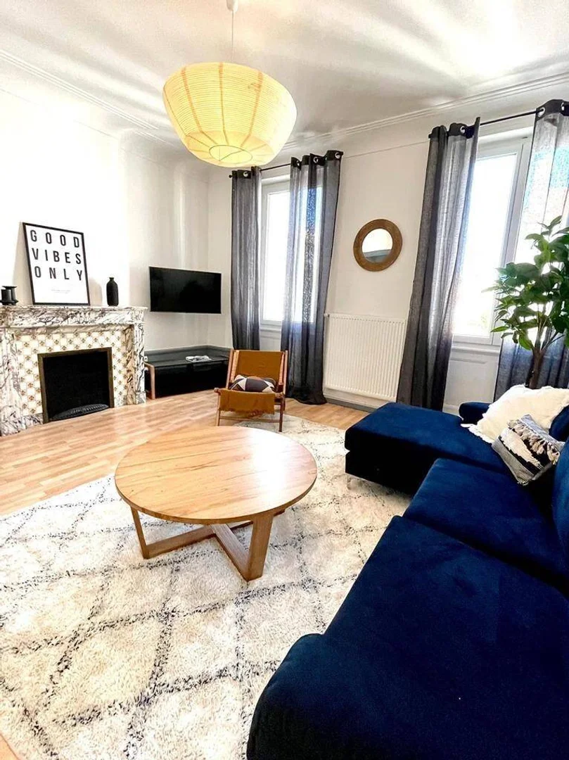 Camera per studenti in  con area studio e servizi in comune