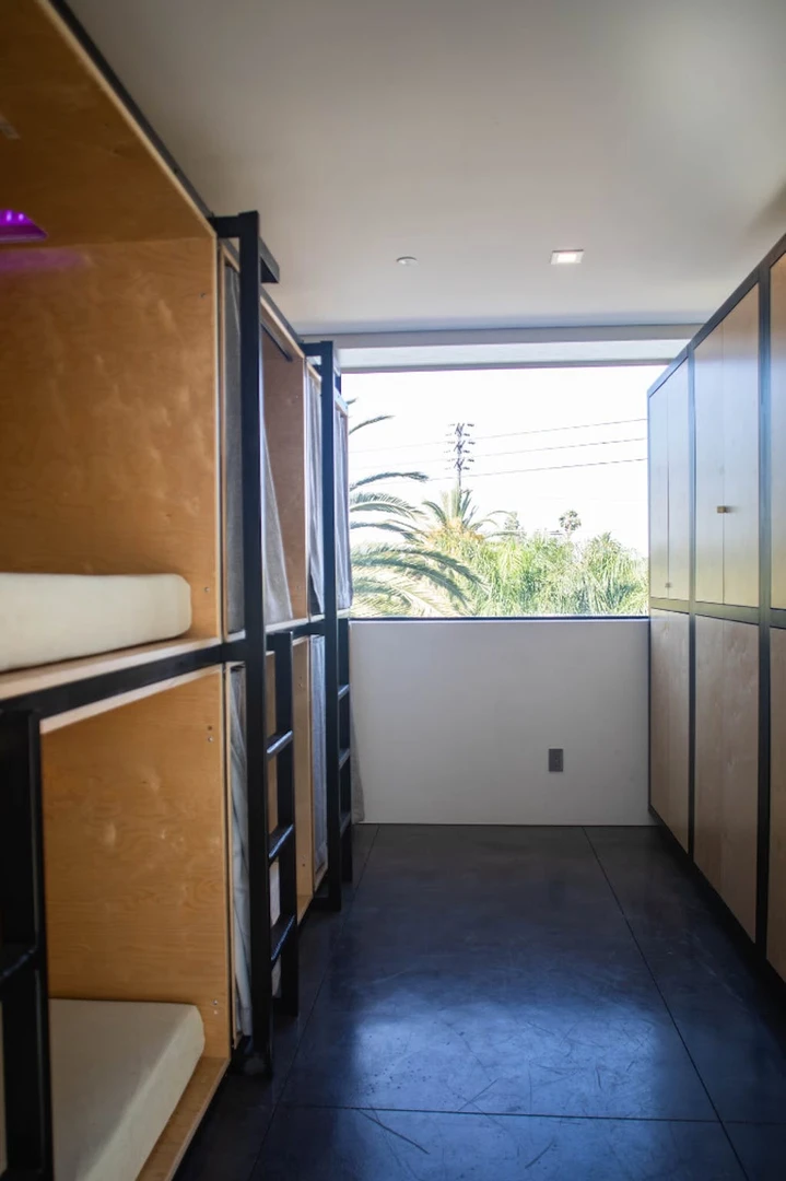 Stanza in condivisione in un appartamento di 3 camere da letto Los Angeles