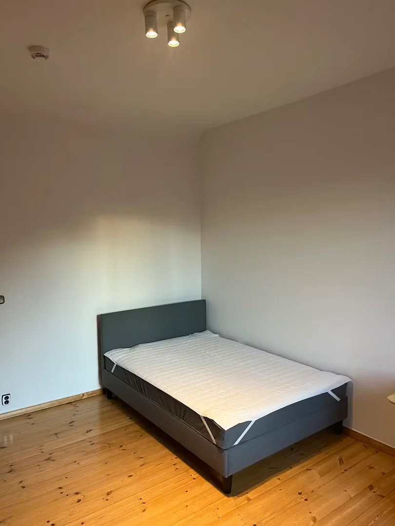 Chambre d'étudiant à avec espace d'étude et installations communes