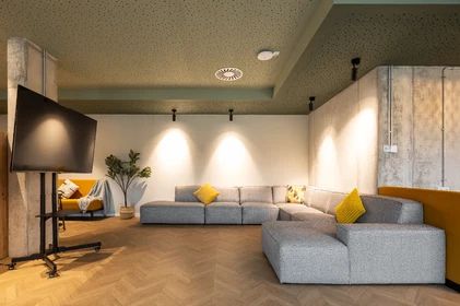 Very bright studio for rent in Porto