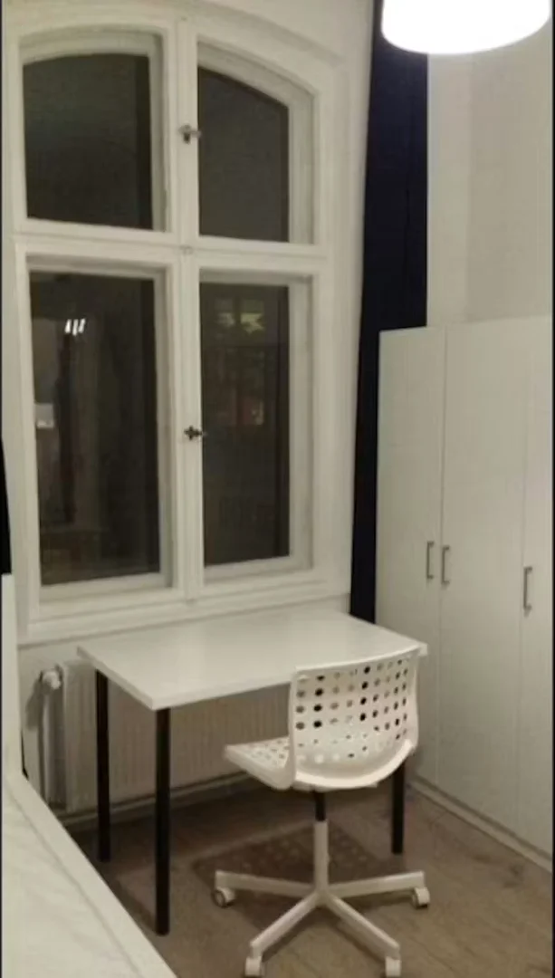 Habitación para estudiantes en  con área de estudio y facilidades compartidas