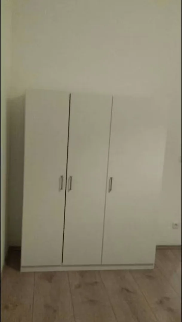 Habitación acogedora para estudiantes disponible en 