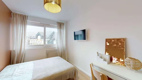 Chambre privée à 129 Rue Meridienne, 76100 Rouen, France, image 2 de 8