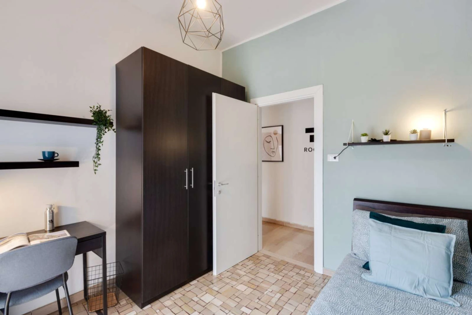 Cheap private room in milano