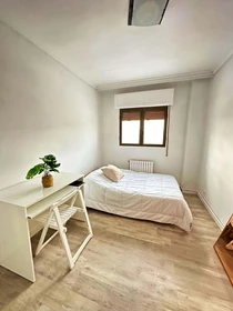 Habitación en alquiler con cama doble Pamplona-iruna