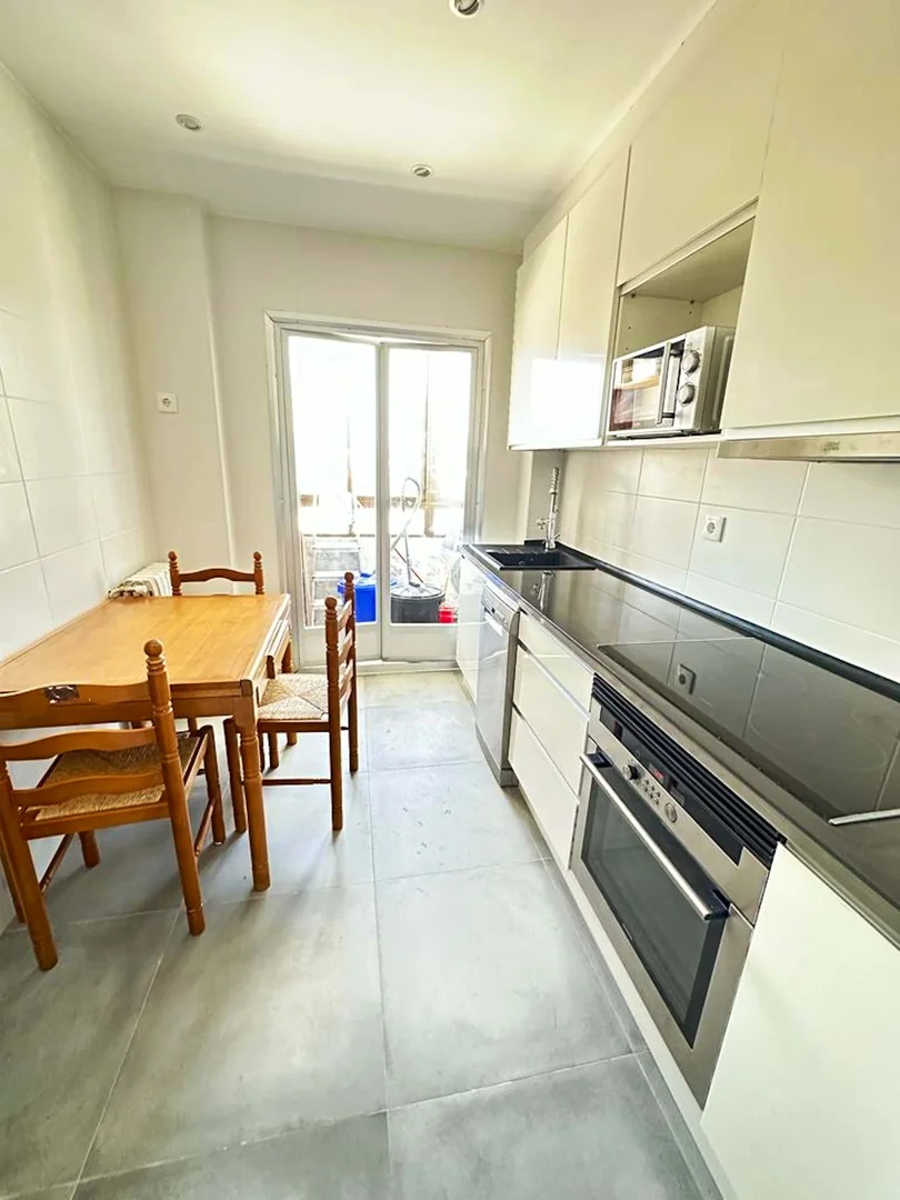 Zimmer in Studentenwohnung in  zu vermieten, voll möbliert