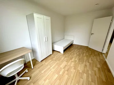 Private room at Kölner Landstraße 1, 40591 Düsseldorf, Germany, image 1 of 10