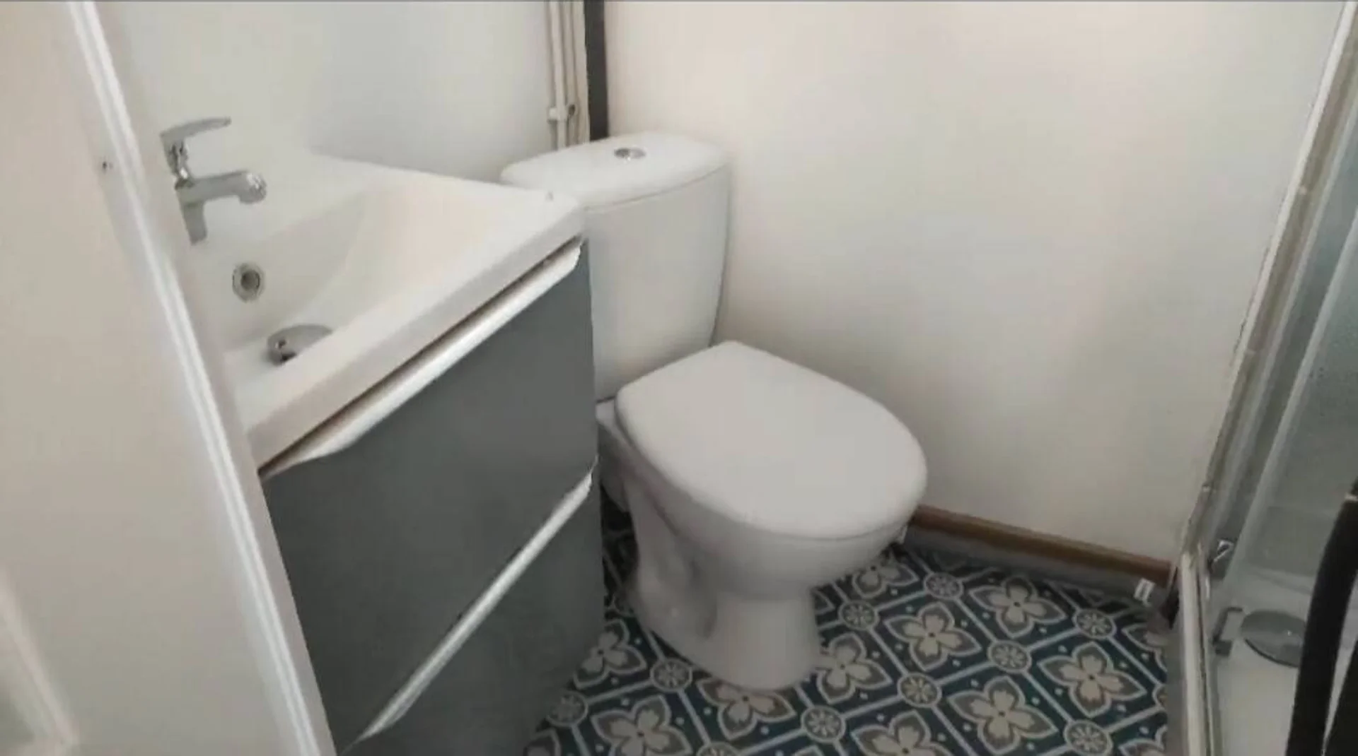 'de öğrenci dairesinde, tamamen mobilyalı kiralık oda