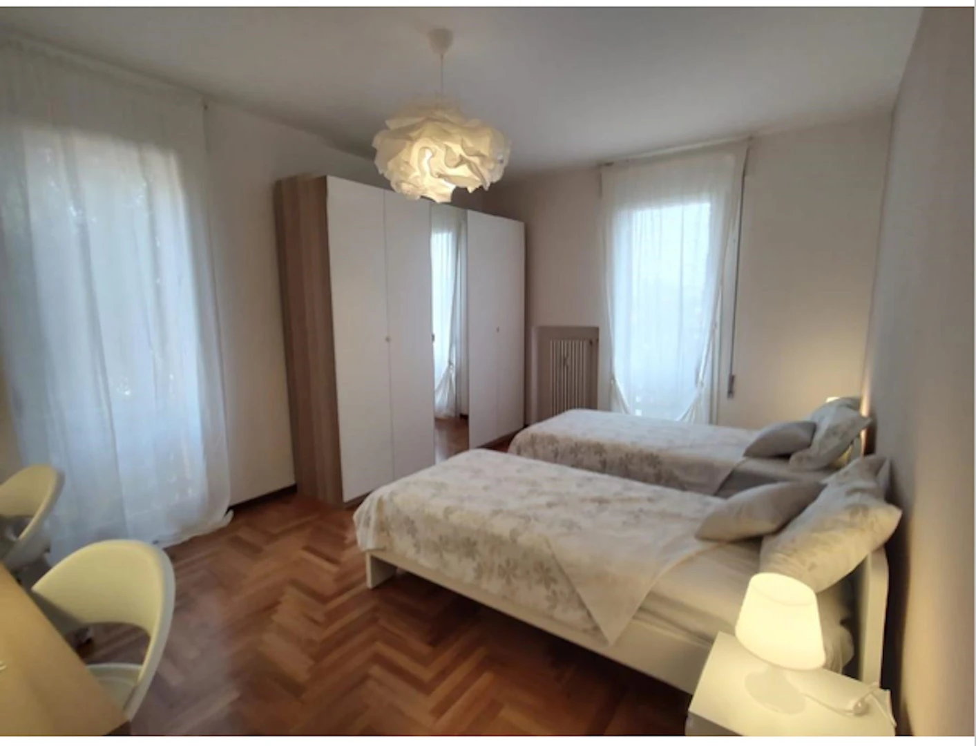 Bright shared room for rent in padova