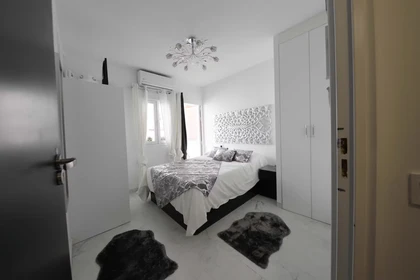 Quarto para alugar num apartamento partilhado em Madrid