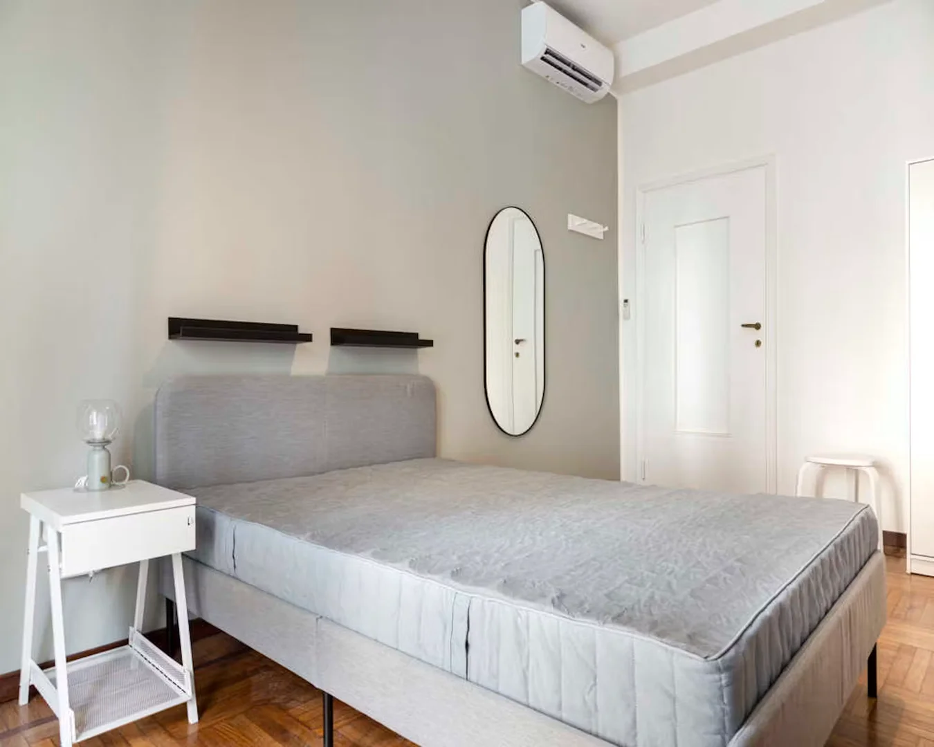 Quarto de estudante económico perto do campus em 