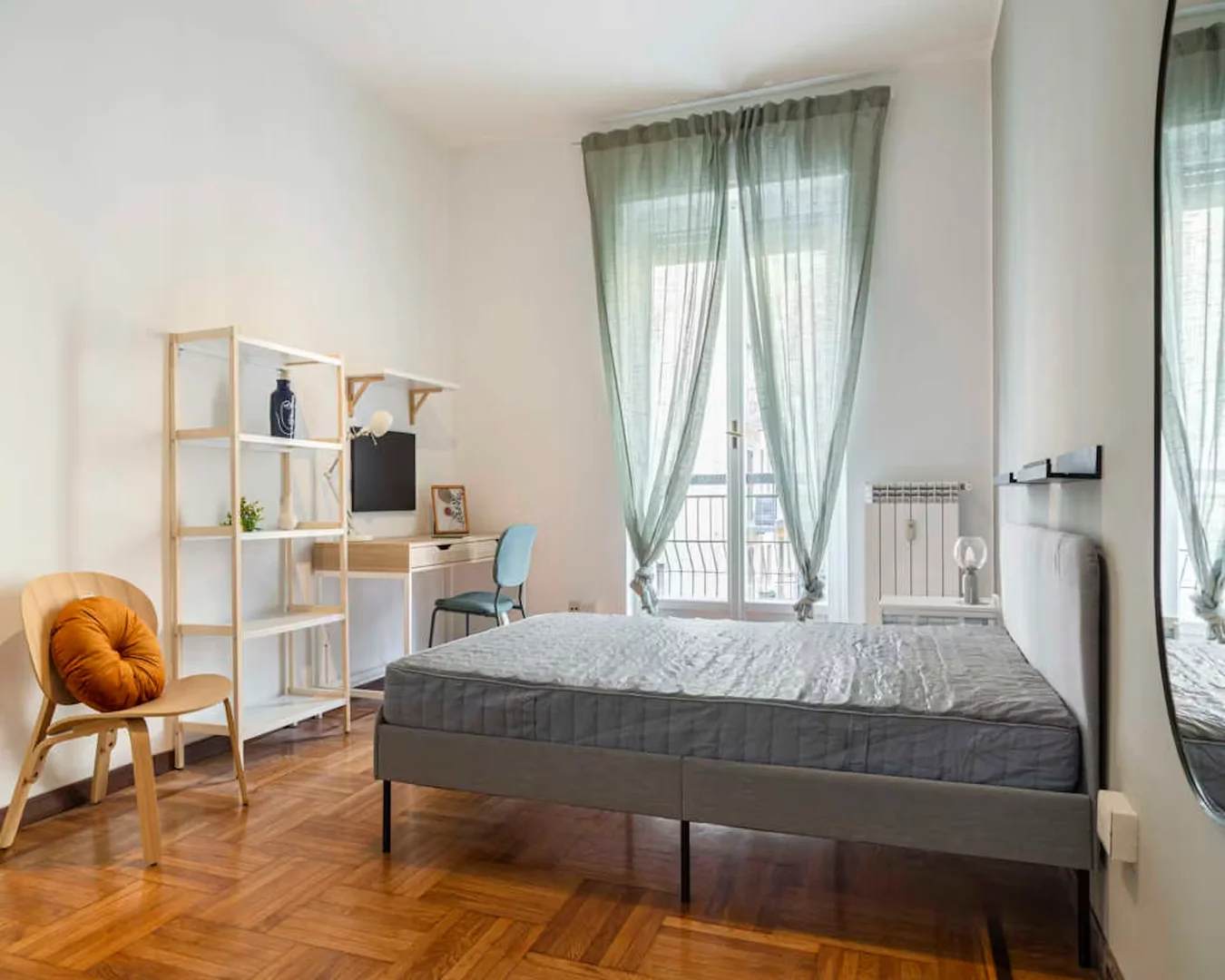 Quarto de estudante económico com localização conveniente em 