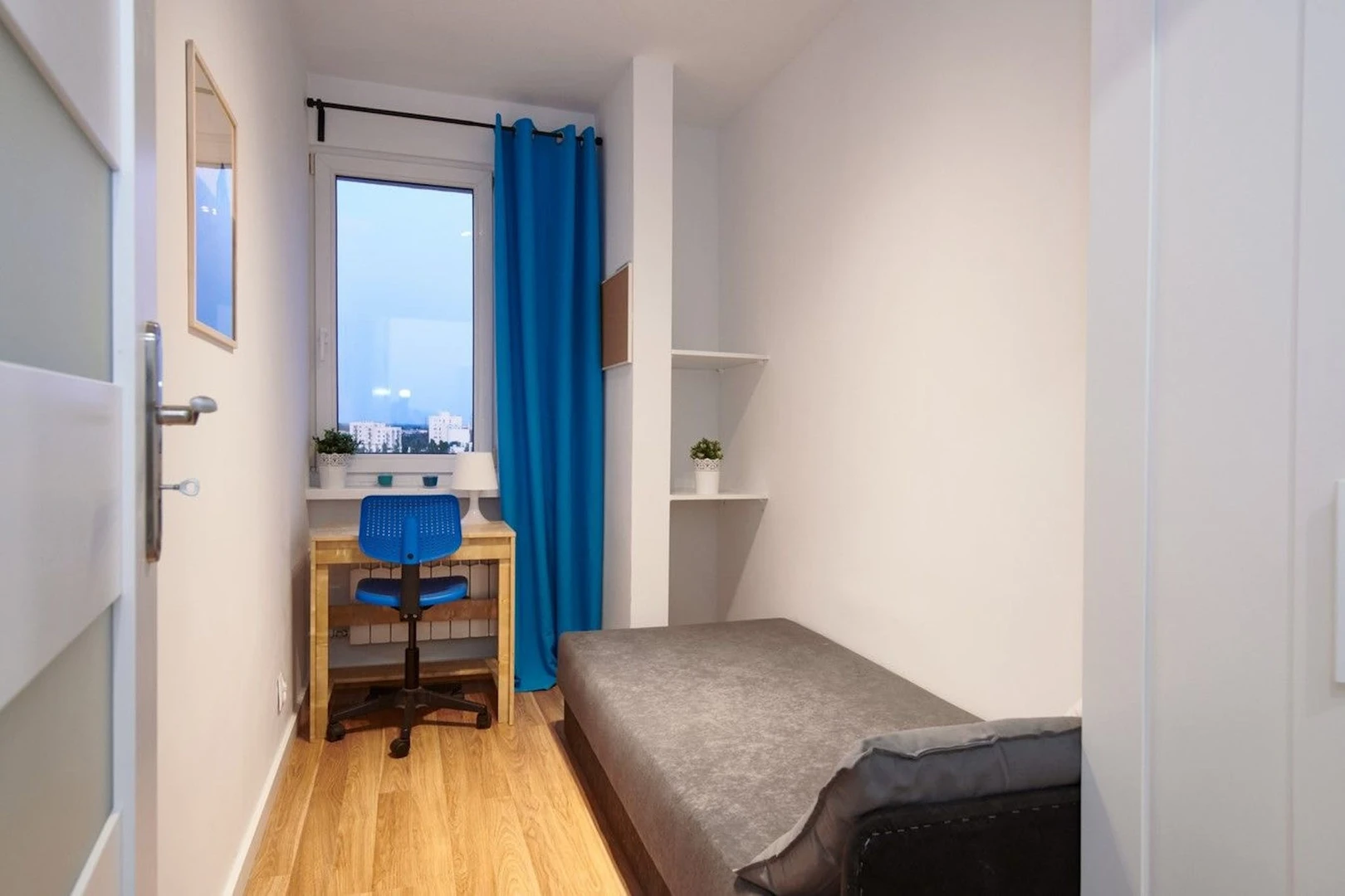 Cheap private room in warszawa